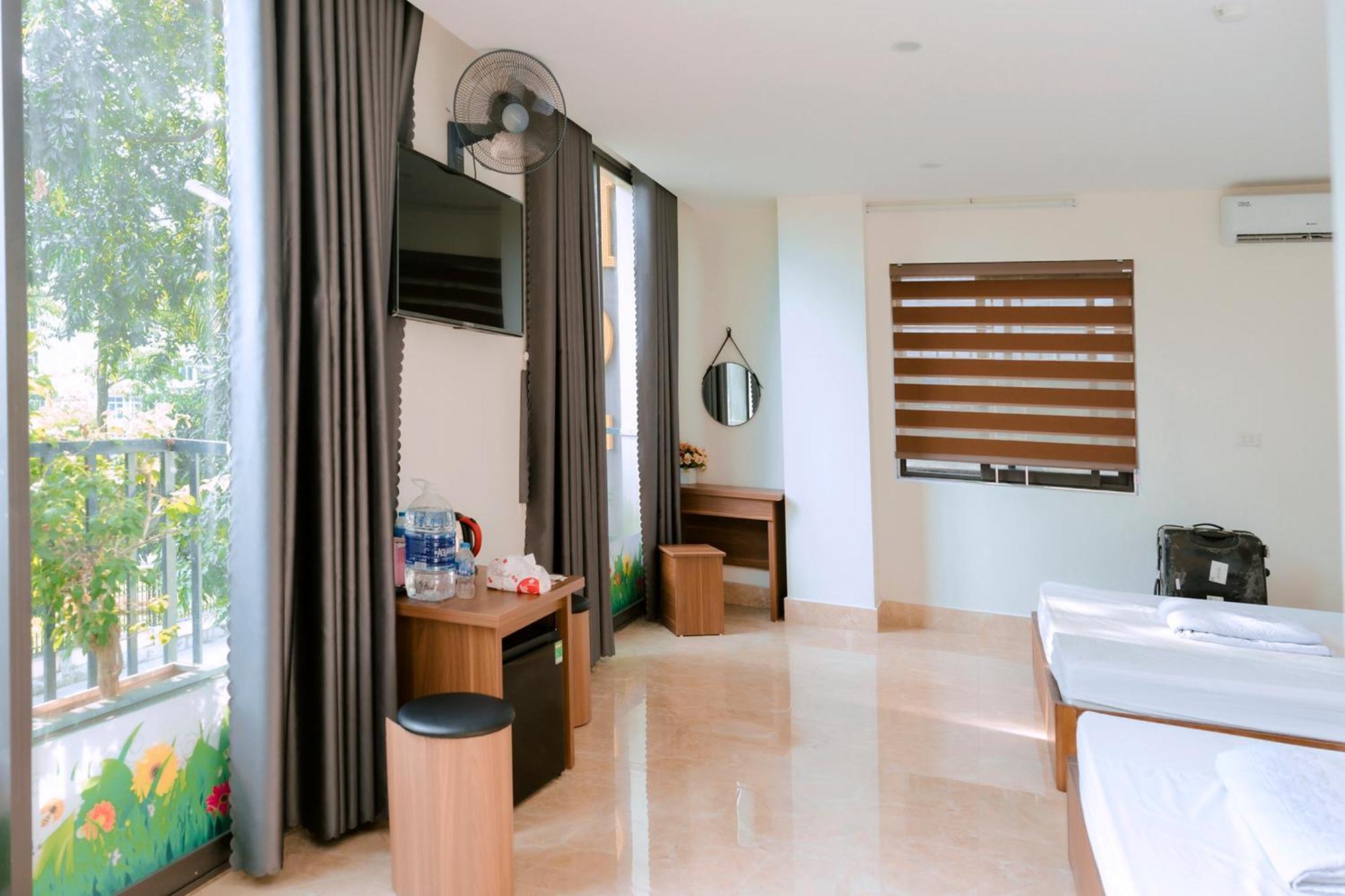Thu Ha Hotel Uong Bi Exterior photo