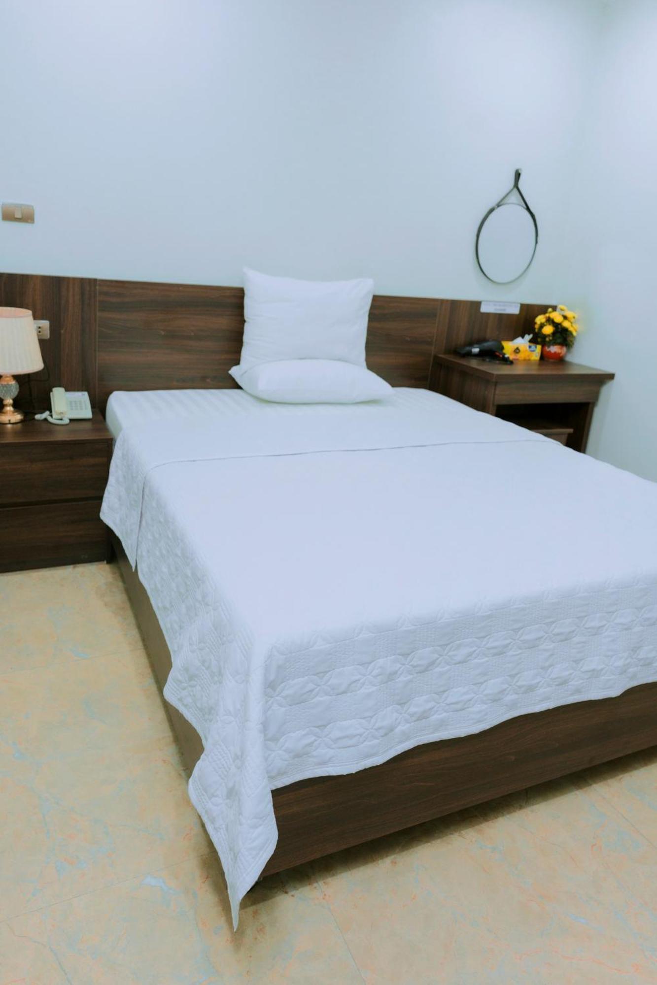 Thu Ha Hotel Uong Bi Exterior photo