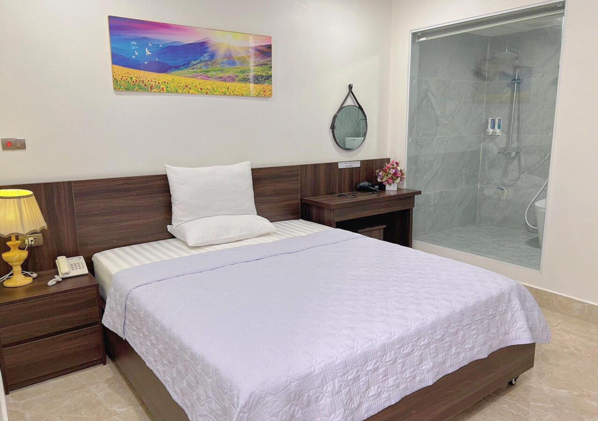 Thu Ha Hotel Uong Bi Exterior photo