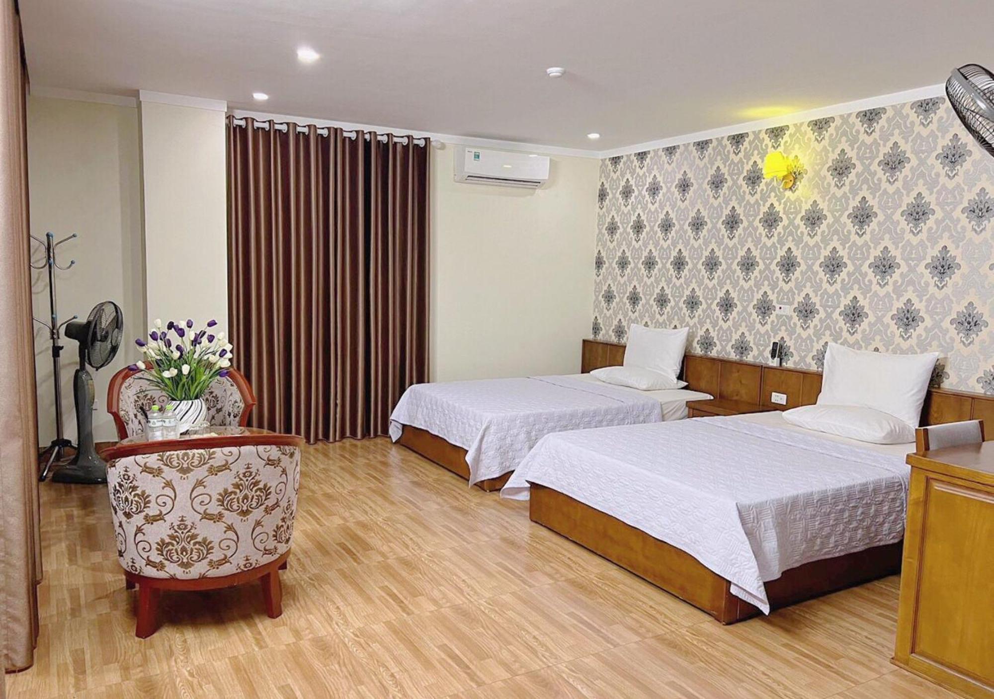 Thu Ha Hotel Uong Bi Exterior photo